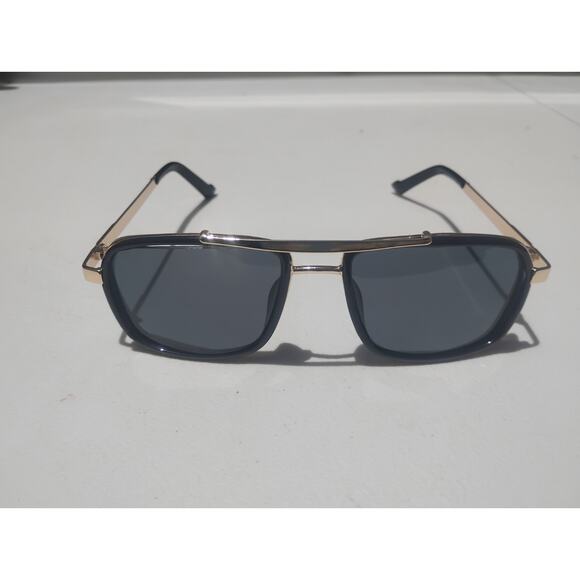 Unbranded Unisex Adult Sunglasses New Never Been Used Gold Frame Black Lenses - Picture 6 of 6